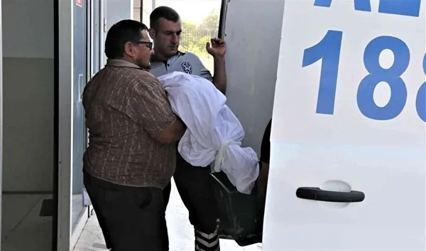 25-yasindaki-cocugun-kahreden-olumu-annesi-temizlik-yaparken-balkondan-dustu-1659700419386.jpg 2,5 yaşındaki çocuğun kahreden ölümü! Annesi temizlik yaparken balkondan düştü - 5