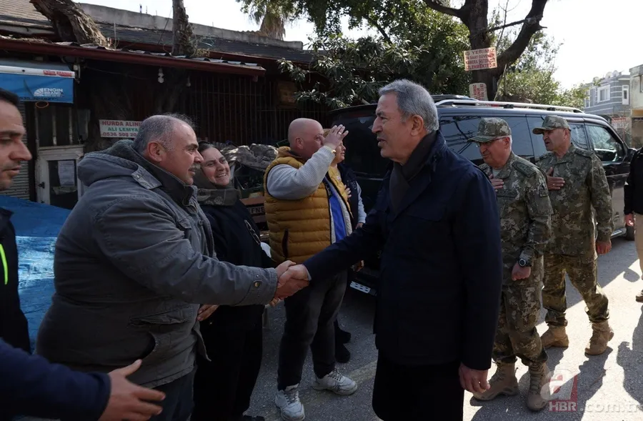 Milli Savunma Bakanı Hulusi Akar, Deprem Harekat Planı'nı saat saat açıkladı: Uzaktan ahkam kesmekle olmuyor 20