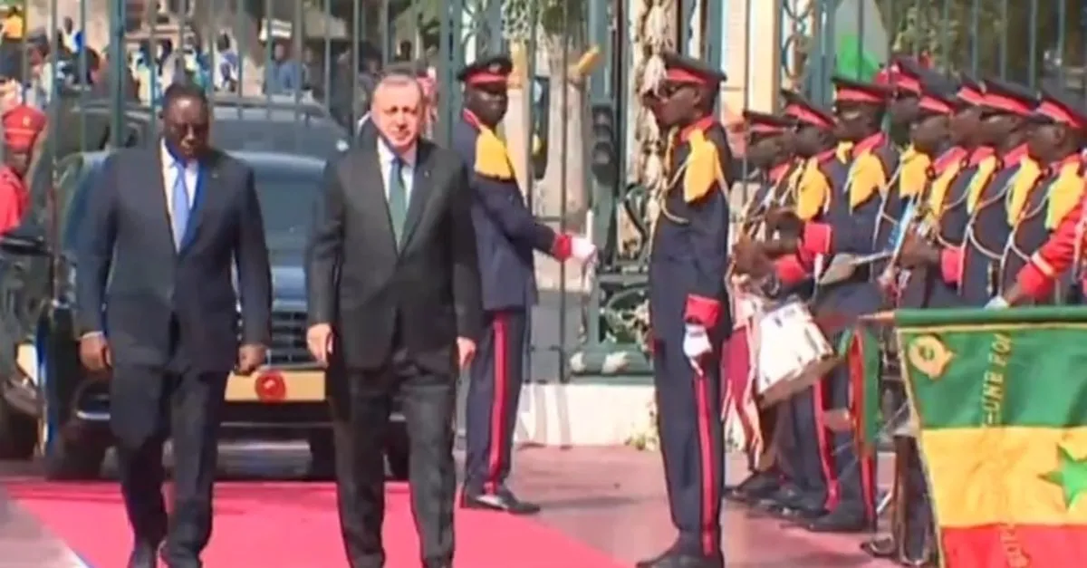 Son dakika: Başkan Erdoğan'a Senegal'de resmi karşılama töreni!  Macky Sall tarafından böyle karşılandı...