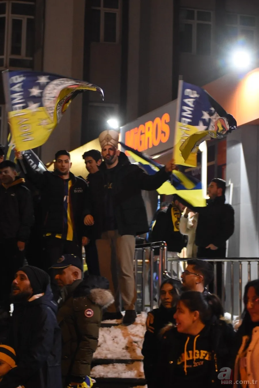 12 yıl sonra mutlu son! Şampiyonluk coşkusu sokaklara taştı: Vatandaşlar süper kupa zaferini kutladı 15