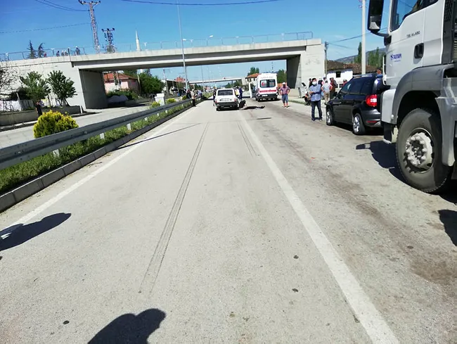 Amasya’da otomobilin çarpmasıyla ölen oğlunun başında gözyaşı döktü - 3