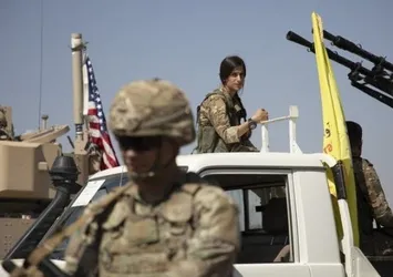 Terörist elebaşı Mazlum Kobani ile fotoğrafı olan ABD'li komutandan skandal Türkiye açıklaması! Engellemeliyiz