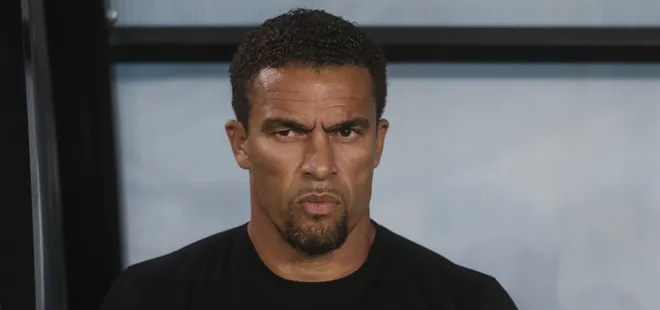 Valerien Ismael kırmızı kart gördü