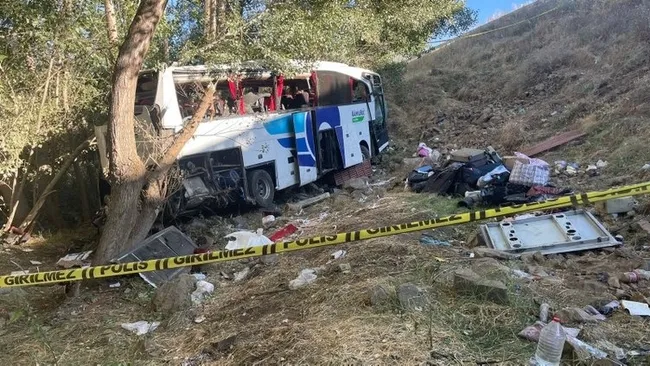 yozgatta-otobus-kazasinda-hayatini-kaybeden-hakan-hasgul-ailesini-komsulari-anlatti-1692629023565.jpg Yozgat’ta otobüs kazasında hayatını kaybeden Hasgül ailesini komşuları anlattı - 1