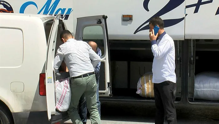 İstanbul'da yolcu bulamayan otobüsler yük taşımaya başladı - 4