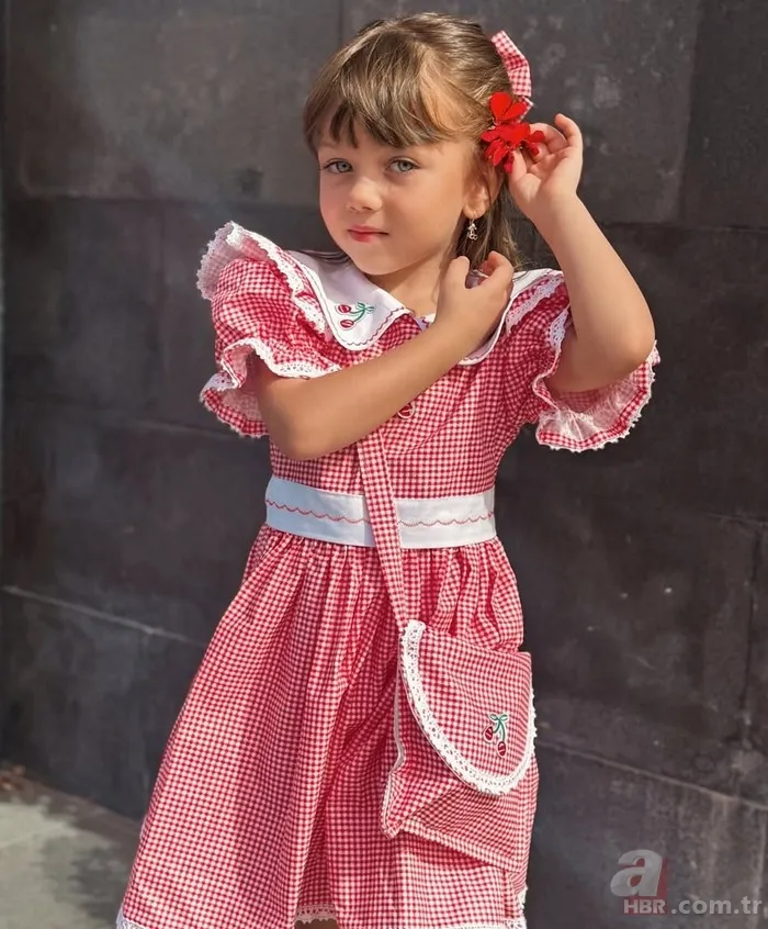 Kardeşi olsa bu kadar benzemez! Aynadaki Yabancı'nın Leyla'sı Afra Saraçoğlu'nun kopyası çıktı 4