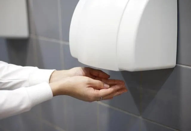 Tuvaletlerdeki el kurutma makineleri hijyenik mi?
