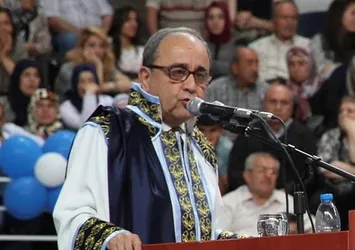 Rektör makamında gözaltına alındı