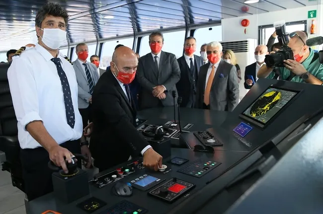 CHP’li milletvekillerin Meclis’te taktıkları ve Atatürk’ün imzasının bulunduğu maskeler çöpe atıldı