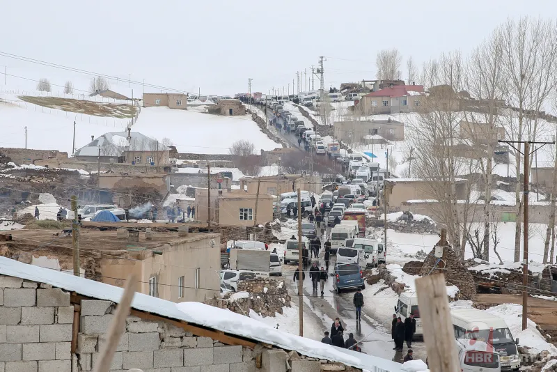 Van'daki göçük altından 3 çocuk cesedi çıkartan itfaiyeci konuştu 19