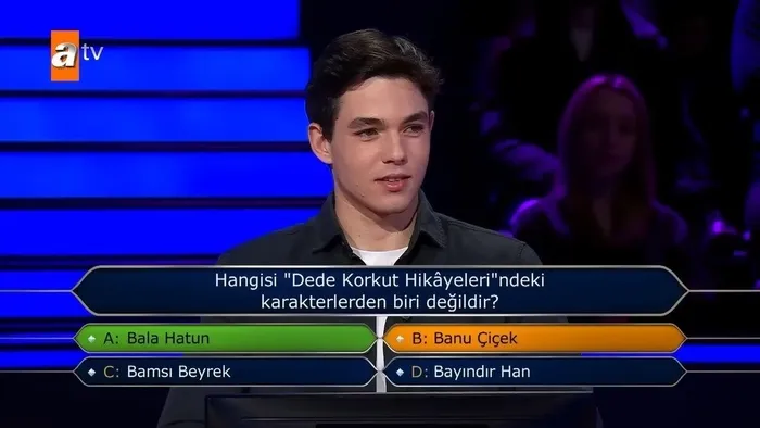 1728034663742.jpg Kim Milyoner Olmak İster'de büyük heyecan! Bu akşam bir yarışmacı milyonluk soruya adım adım ilerliyor! - 3
