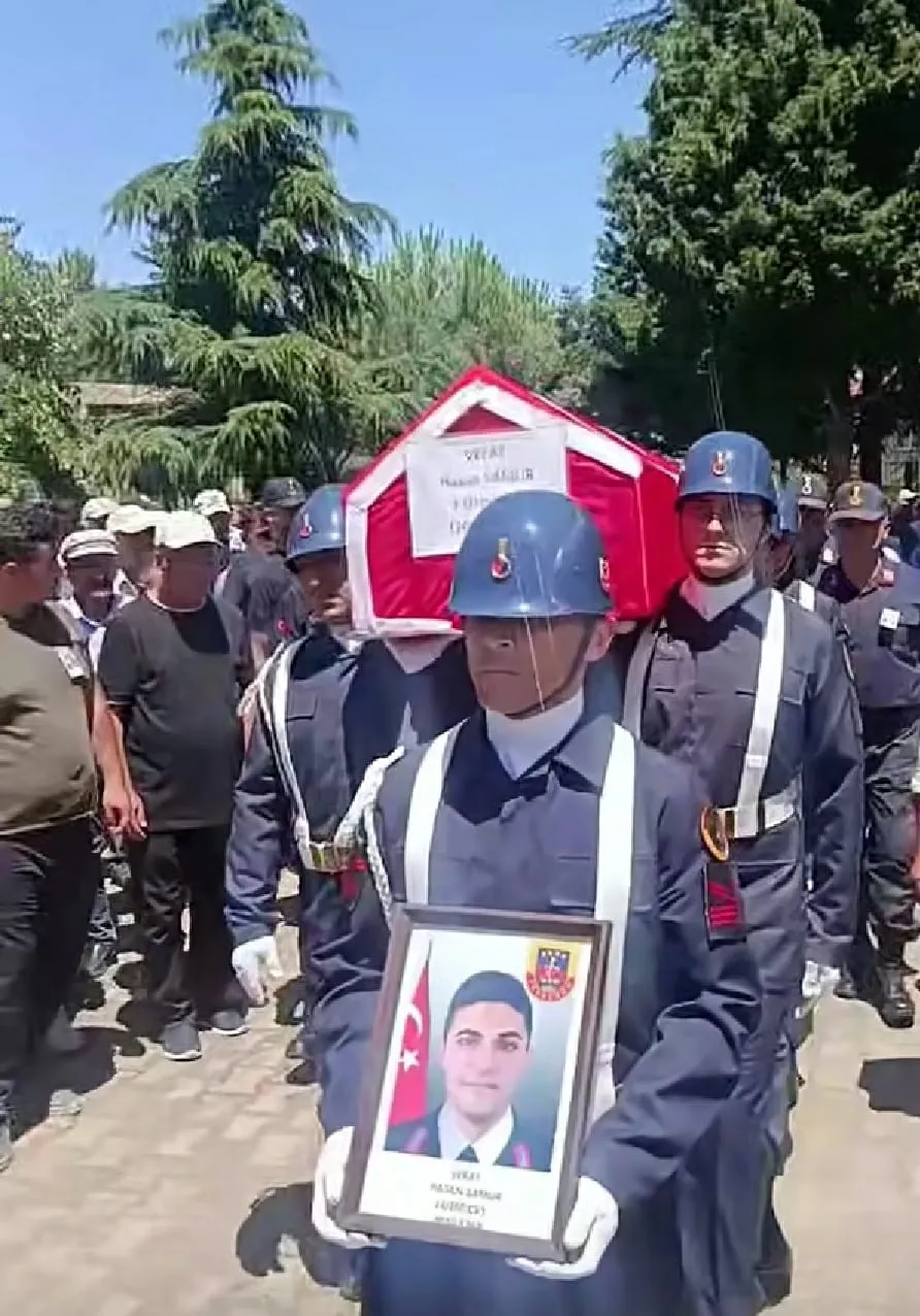Faciada kahreden detay! Uzman çavuş Uşak'ta, eşi ve 8 aylık bebeği Kayseri'de toprağa verildi - 3