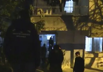 Binlerce düzensiz göçmen için işlem yapıldı! Sandalyeli kabadayı ve kadınların gizlice videosunu çekenler sınır dışı