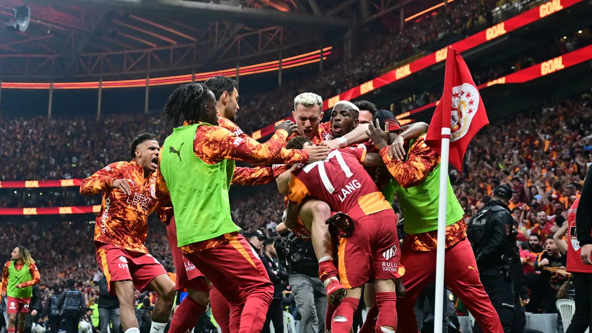 Şampiyon Galatasaray'dan Fenerbahçe'ye 'Sakın Ha' Yanıtı: Kupa Sonrası Atışma