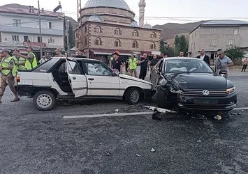 Muş'ta iki araç çarpıştı: 5 yaralı