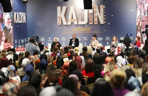 Başkan Erdoğan’dan Antalya’da seçim açıklaması: 4-5 aylık dönemde yoğun bir çalışma yapacağız