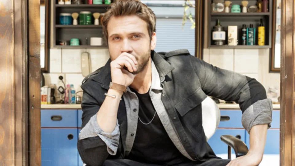 Çukur oyuncusu Aras Bulut İynemli ve annesi herkesi şaşkına çevirdi