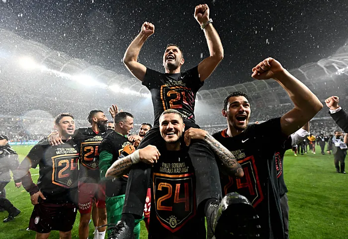 Duble şampiyonluğa duble maaş! Galatasaray’da Okan Buruk ile yeni sözleşme imzalanıyor! İşte o rakam...