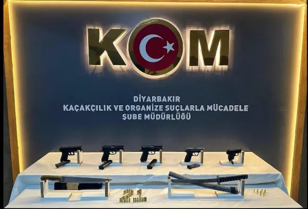 1688974663263.jpg Diyarbakır merkezli 3 ilde ‘Örümcek’ operasyonu: 20 gözaltı - 1