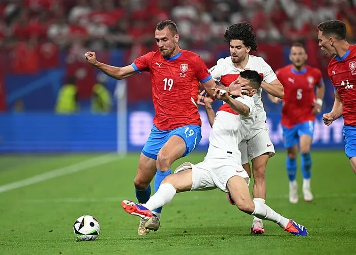 Bekle bizi Avusturya! Millilerimiz Çekya’yı devirdi!! Hakan ve Tosun Paşa sahnede...