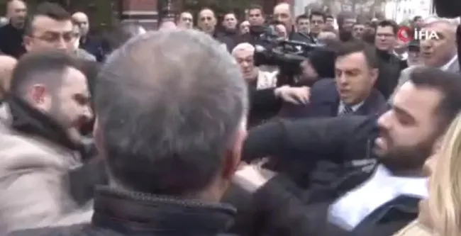 a-haber-muhabiri-ahmet-nazif-vurala-saldiri-tepkiler-pes-pese-geldi-1705595404020.jpeg A Haber muhabiri Ahmet Nazif Vural'a saldırı! Tepkiler peş peşe geldi - 1