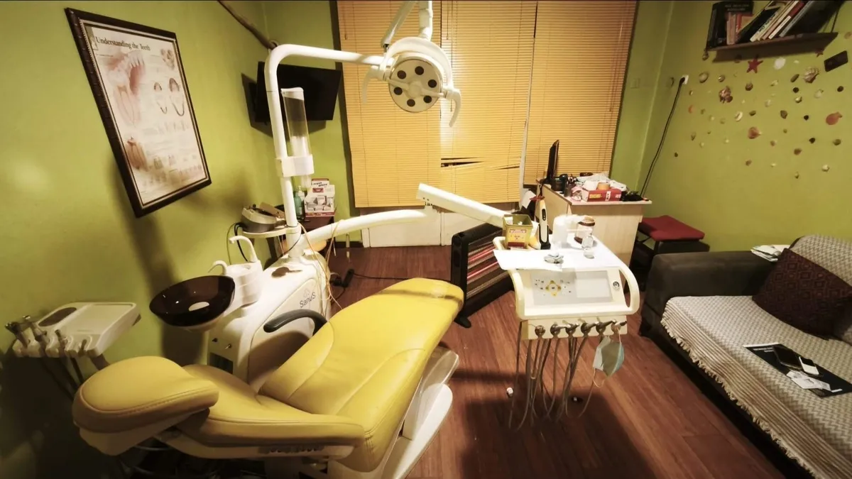 Bursa’da sahte dişçi operasyonu: 3 suçtan aranıyordu