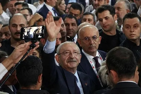 1699126470760.jpeg CHP Kurultayı'nda kulisler patladı! Seçim kaybetme ustası Kemal Kılıçdaroğlu siyaseti bırakacak mı? - 4