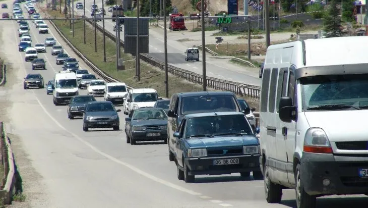 Kilit kavşak olarak bilinen Kırıkkale’de bayram trafiği! Drone ile takip sıkı denetim