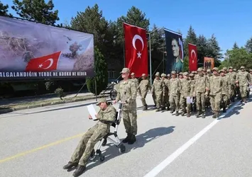 Engelli bireyler, temsili askerlik yemini ile Mehmetçik oldu