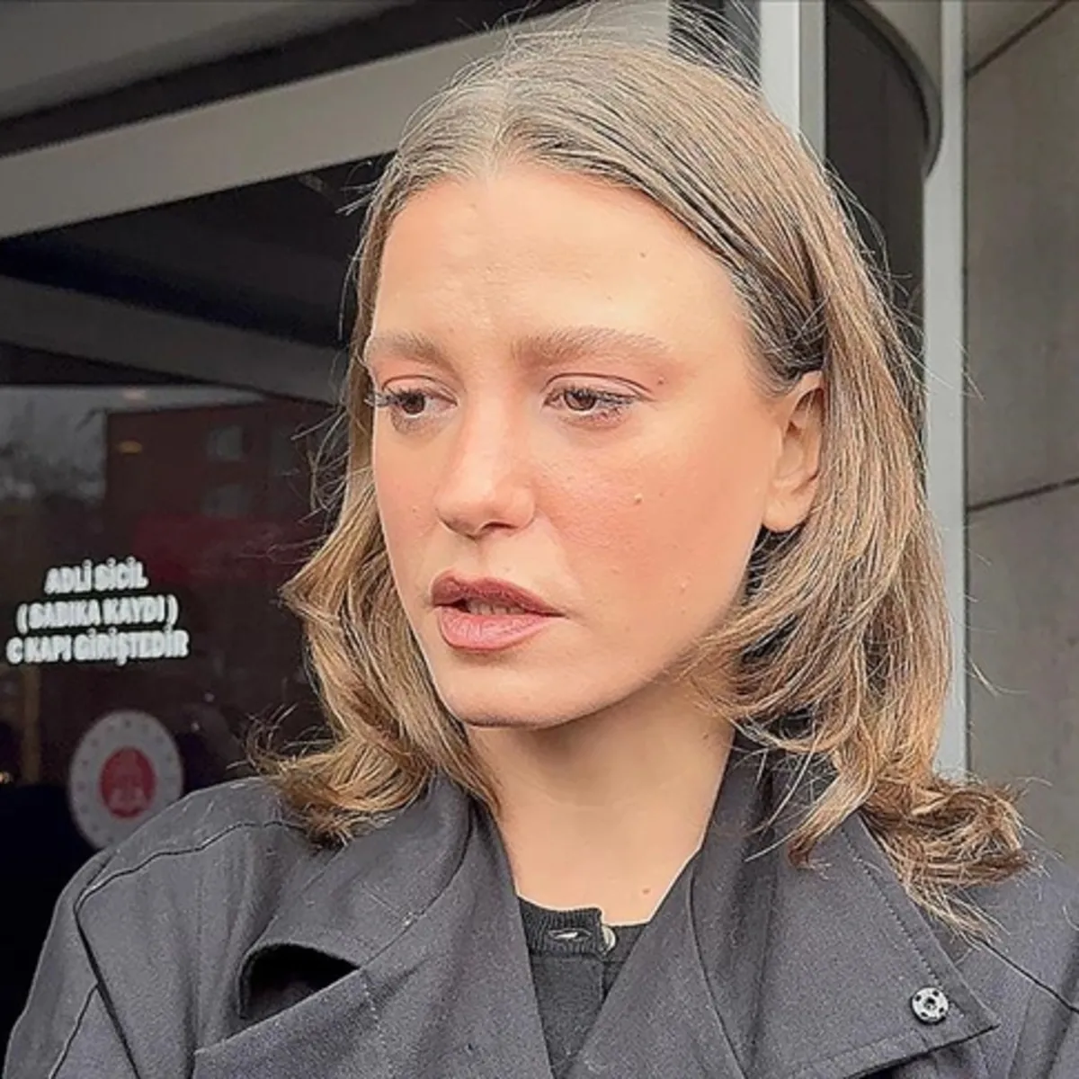 Serenay Sarıkaya gözaltında: Ünlülere yönelik uyuşturucu operasyonu