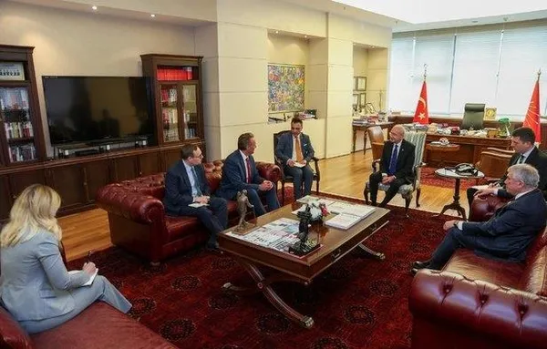 abd-buyukelcisi-jeff-flakein-kemal-kilicdaroglu-ziyareti-neyin-isareti-baskan-recep-tayyip-erdoganin-cikisi-bl-1680602898326.jpeg ABD Büyükelçisi Jeff Flake'in Kemal Kılıçdaroğlu ziyareti neyin işareti? Başkan Recep Tayyip Erdoğan'ın çıkışı Bloomberg'i rahatsız etti - 5