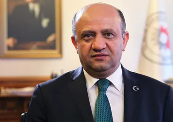 Savunma Bakanı'ndan kayıp uçak açıklaması