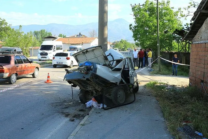 1713772357080.jpeg Araç paramparça oldu direk yerinden bile oynamadı! Tokat'ta feci kaza - 1