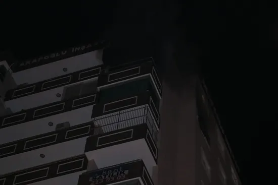 Adana’da yanan bir ev kullanılmaz hale geldi