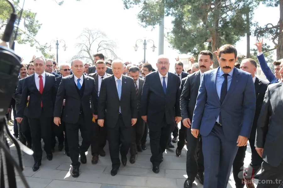 Devlet Bahçeli, Ertuğrul Gazi Türbesi’ni ziyaret etti 15