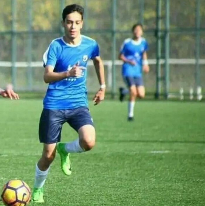 17 yaşındaki futbolcu hastalığa yenik düştü - 1
