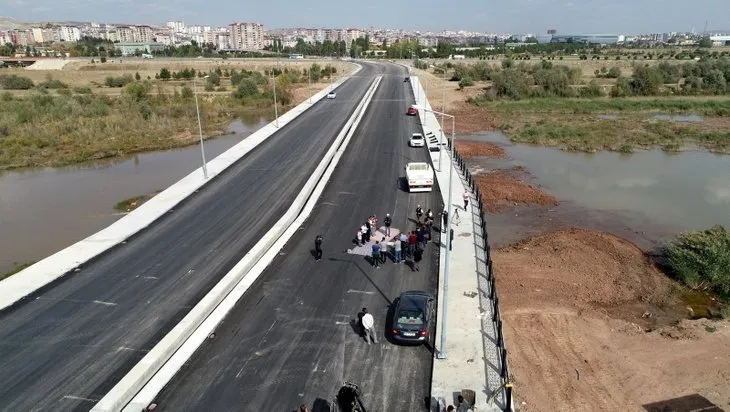 Sivaslılar mahalledeki köprüye böyle şükrettiler!