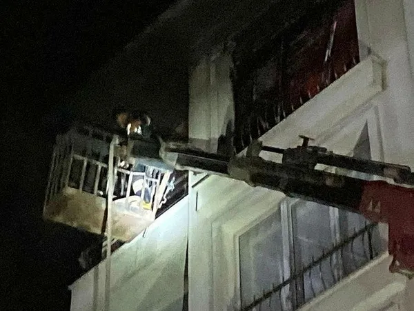1691811316452.jpeg Çanakkale'de apartmanda önce patlama sonra yangın - 2