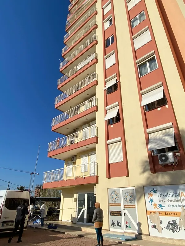 1642765097174.jpg Kahve keyfi kötü bitti! Karne vermeye hazırlanan öğretmen hayatını kaybetti - 4