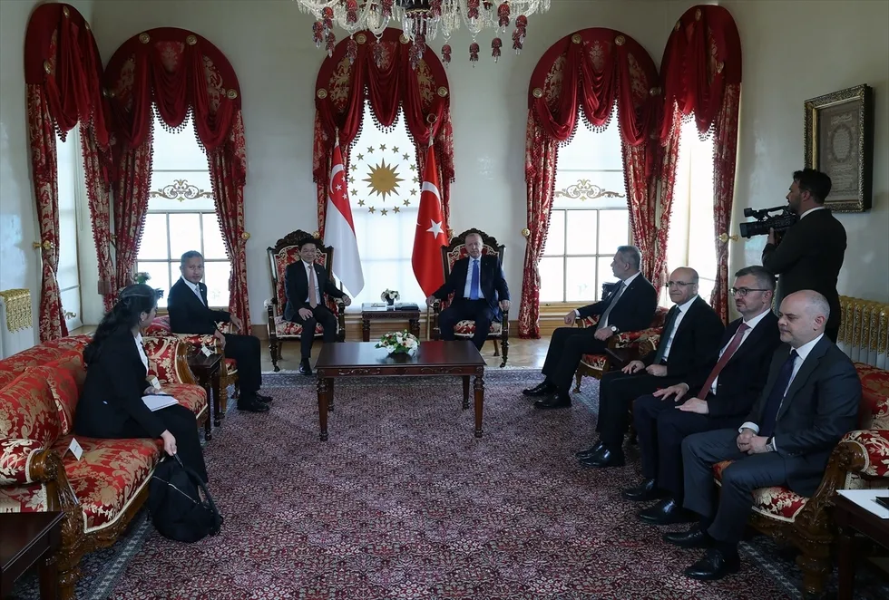 dolmabahcede-kritik-zirve-baskan-erdogan-singapur-basbakani-wongu-kabul-etti-1781881558679.jpg Dolmabahçe'de kritik zirve! Başkan Erdoğan Singapur Başbakanı Wong’u kabul etti | İşte ele alınan konular - 2
