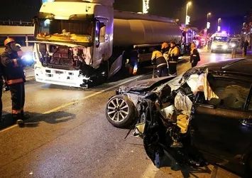 Beşiktaş'ta otomobil ile tanker çarpıştı