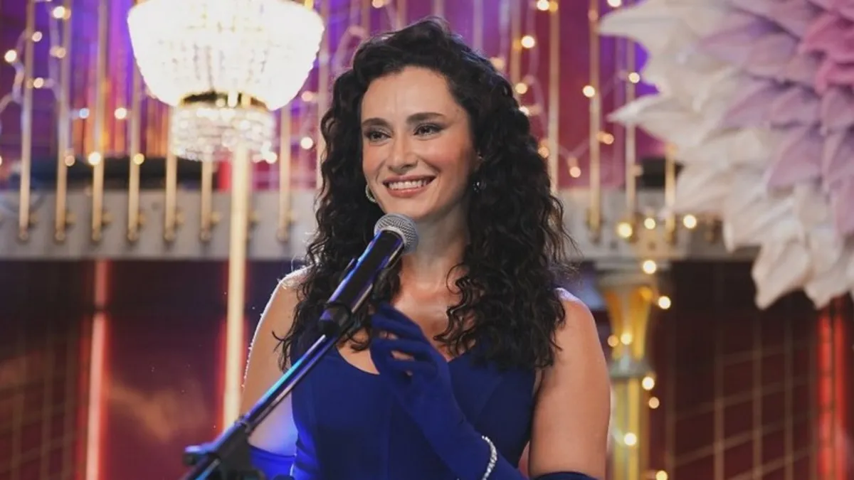 Hande Doğandemir yüzüğü taktı! Ünlü oyuncudan düğün açıklaması