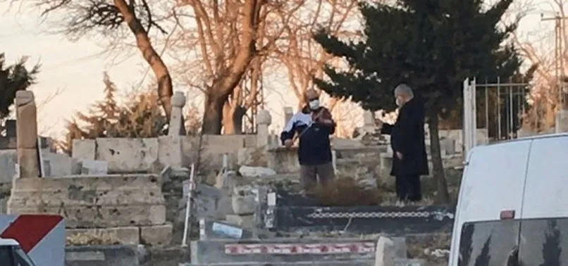 Malatya'da esnafın ağzını açık bırakan olay! Mezar başında keman çaldırdı