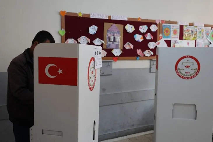 Türkiye yerel yöneticilerini seçiyor! Önce belediye başkanlığı pusulaları sayılacak