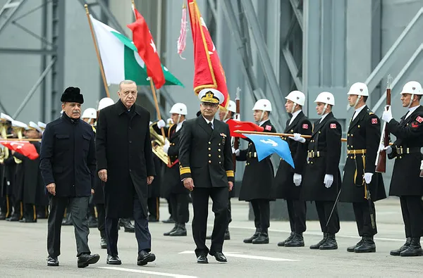 Pakistan Başbakanı Şahbaz Şerif’ten dünyaya Türkiye mesajı: Aramızı hiçbir güç bozamaz