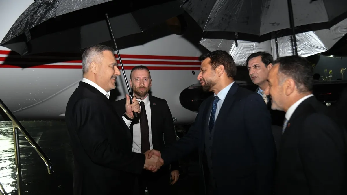 Pakistan'da kritik zirve! Türkiye barış için devrede