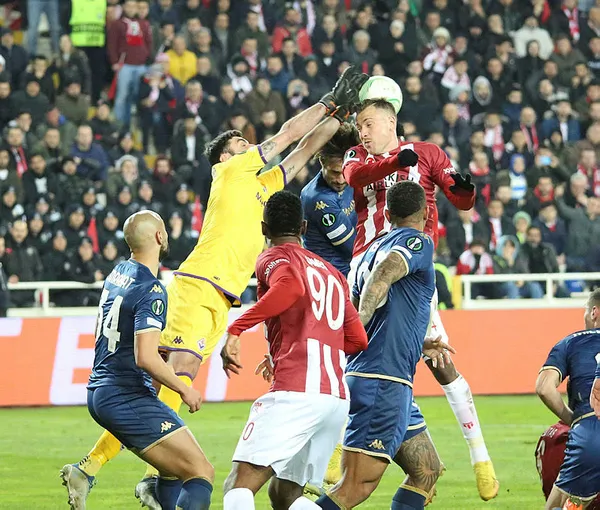 Sivasspor Avrupa’ya veda etti | Sivasspor: 1 - Fiorentina: 4 Maç sonucu | Maçın son dakikalarında olay çıktı