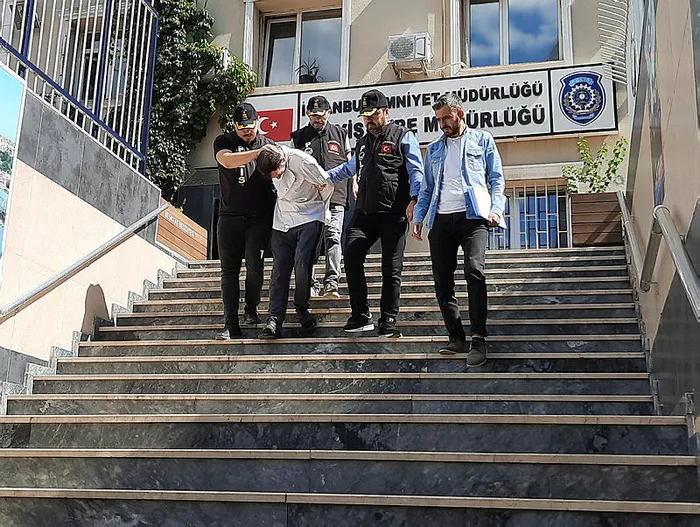 Bakırköy'de vahşet: Eski komşusunu fırında satırla öldürdü - 4