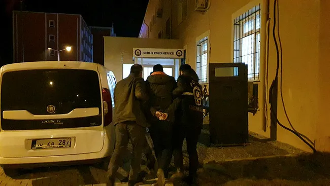 Bursa’da evine çağırdığı komşusunu başından silahla vurdu