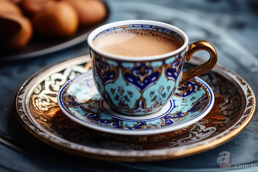 Köpüklü Türk kahvesinin sırrı! Suyun ısısı fincanda fark yaratıyor: İşte püf noktaları 3